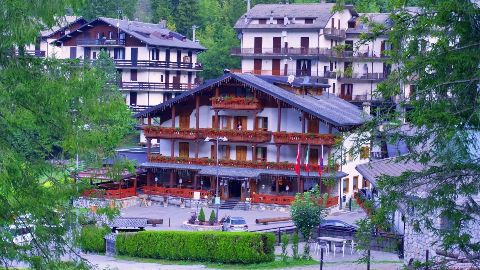 Hotel Le Pinete Piazzatorre Italy