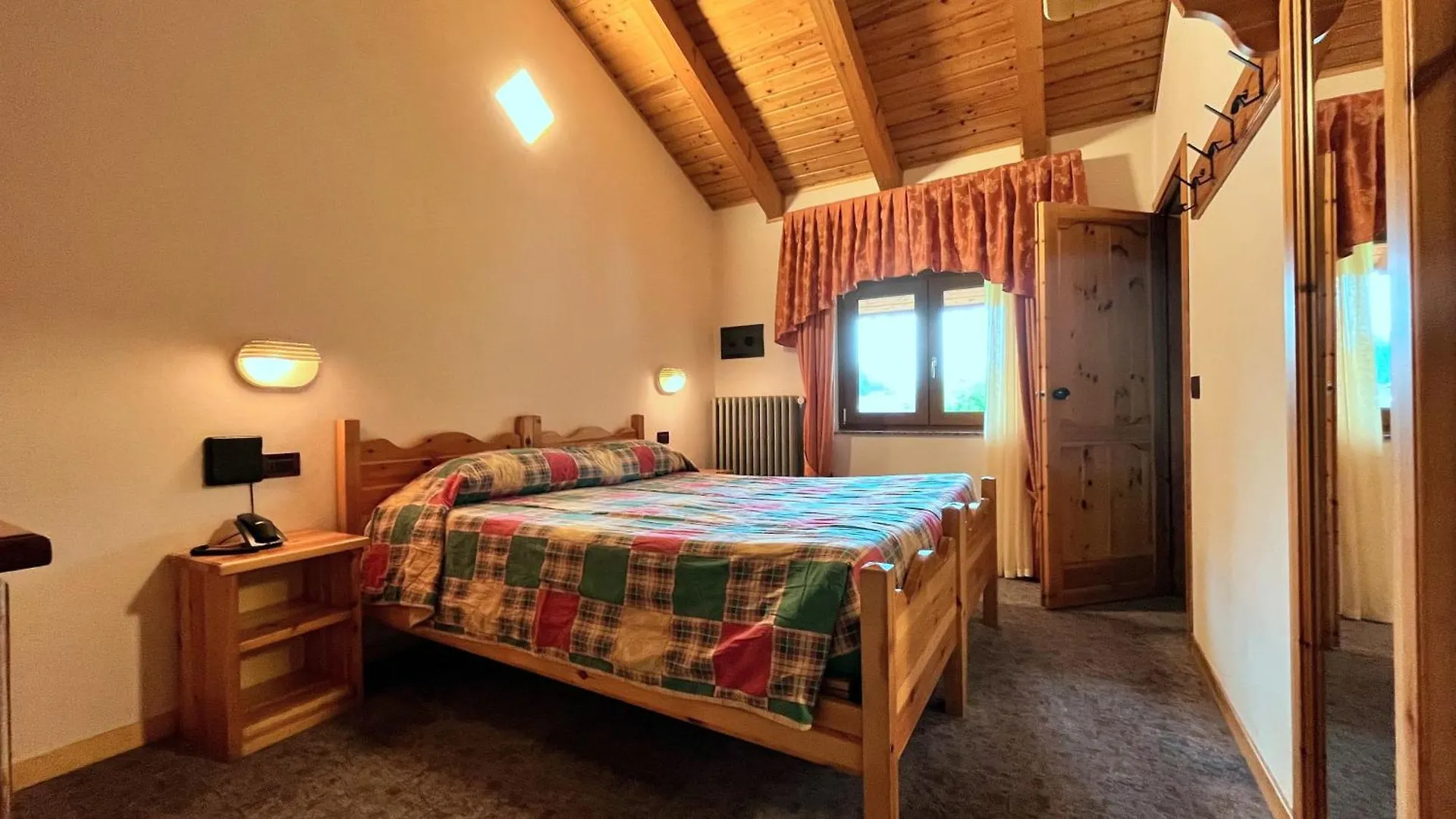 Hotel Le Pinete Piazzatorre 3*,  Italy