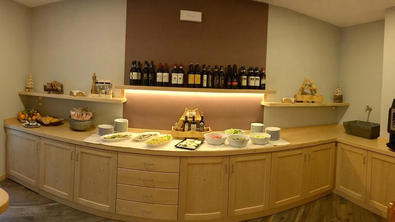 Hotel Le Pinete Piazzatorre Italy