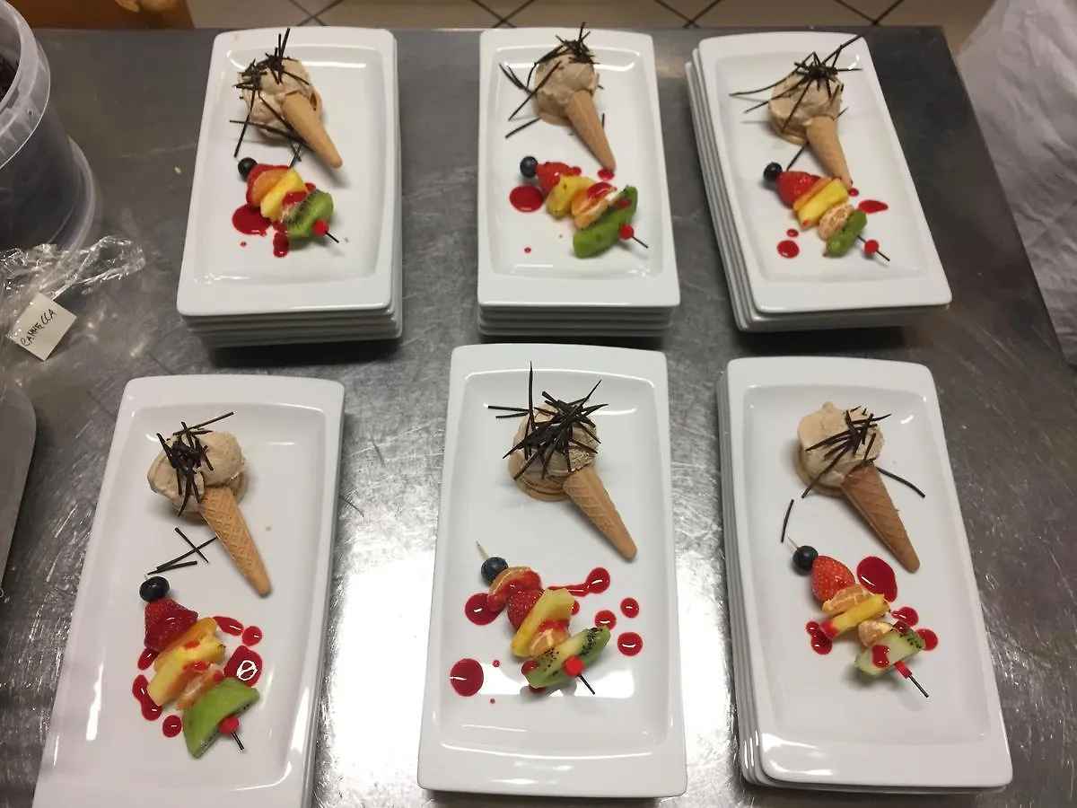 Hotel Le Pinete Piazzatorre 3*,