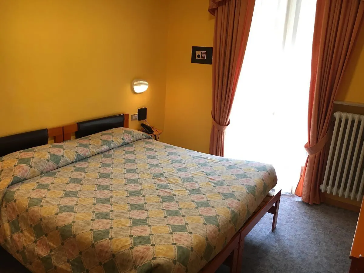 Hotel Le Pinete Piazzatorre Italy